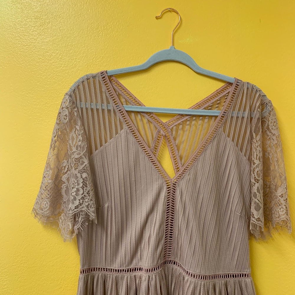 Forever 21 lace pale pink dress